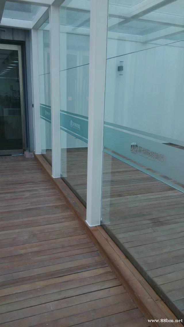 公司防撞条腰线玻璃贴膜制作 公司防撞条腰线玻璃贴膜制作